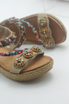 MASİSMASİS ROSİMO CAMEL BONCUKLU SANDALET