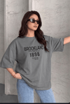 1898 Baskılı Gri Oversize Salas Boyfriend Kadın T-Shirt