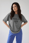 1898 Baskılı Gri Oversize Salas Boyfriend Kadın T-Shirt