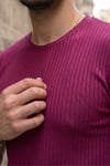Erkek Bordo Bisiklet Yaka Fitilli Örme Dik Çizgi Regular Kalıp Kısa Kol Tişört