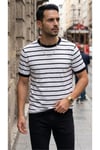Erkek İnce Beyaz Siyah Çizgili Bisiklet Yaka Örme Triko Dokulu Düz Kısa Kol Regular Kalıp Tişört