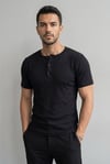 Erkek Siyah Henley Yaka Tişört Üç Düğmeli Patlı Fitilli Regular T-shirt