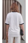 Kadın Beyaz Lacivert Biye Garnili Orta Kalın Kumaş Bisiklet Yaka Yarım Oversize Salaş T-shirt