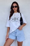 Kadın Beyaz Oversize Celestial Sun Moon Baskılı T-Shirt - K2113