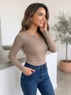 Kadın Camel Düğme Detaylı Patlı Düğmeli Bisiklet Yaka Uzun Kollu Fitilli Kaşkorse Bluz Body