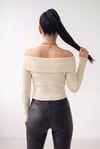 Kadın Ekru Madonna Yarı Crop Fitilli Bluz Kazak