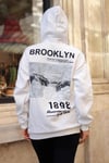 Kadın Kırık Beyaz Krem Ekru 1898 Baskılı 3 iplik Şardonlu Kapüşonlu Oversize Salaş Bol Kesim Hoodie Sweatshirt