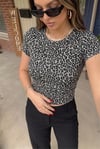 Kadın Leopar Baskılı Pamuklu Likralı Bisiklet Yaka Basic Kısa Kollu Esnek Body Crop T-Shirt