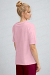 Kadın Pembe Kurdele Kabaran Dokulu Baskı Regular Fit Normal Kalıp T-shirt
