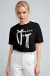 Kadın Siyah Kurdele Kabaran Dokulu Baskı Regular Fit Normal Kalıp T-shirt