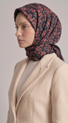 Karaca EşarpRAYON EŞARPLİLYA DESENLİ ÇİÇEK DESENLİ İPEK ŞİFON EŞARP - SİYAH / PEMBE 
