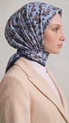 Karaca EşarpRAYON EŞARPLİLYA DESENLİ ÇİÇEK DESENLİ İPEK ŞİFON EŞARP - LACİVERT / BUZ MAVİSİ