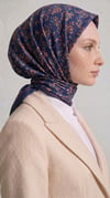 Karaca EşarpRAYON EŞARPLİLYA DESENLİ ÇİÇEK DESENLİ İPEK ŞİFON EŞARP - LACİVERT