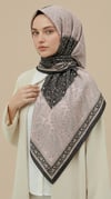 Karaca Eşarp ŞAL EŞARP RAVENA DESENLİ 120*120 CM İPEK ŞİFON EŞARP -  PUDRA / SİYAH