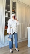 Gold Broşlu Beyaz Gömlek