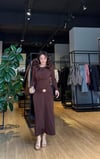 GÜNEŞ TOKALI ELBİSE KAHVERENGİ