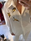 Beyaz Premium Boncuk Kuş Nakış İşlemeli Poplin Gömlek