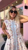 Kolsuz Brit Düğmeli Desenli Mini Elbise