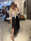 Siyah Ön Pileli Yırtmaçlı Saten Etek