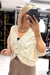 Krem Rengi Nakış Detaylı İthal Bluz