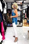 Mavi Yaprak Desenli Askılı Model Arkası Uzun Bluz