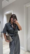 Antrasit Bel Lastik Detaylı Fiyonk Baskılı Crop Gömlek 
