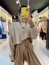 Bej Arka Zincir Detaylı Crop Sweat