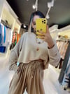 Bej Arka Zincir Detaylı Crop Sweat