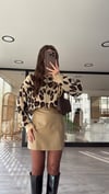 Bej Leopar Desen Düğmeli Yumoş Hırka