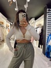 Bej Ön Bağcık Detaylı Crop Hırka