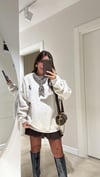 Bej Yaka Fular Detaylı İşlemeli Sweatshirt