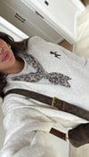 Bej Yaka Fular Detaylı İşlemeli Sweatshirt