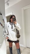 Bej Yaka Fular Detaylı İşlemeli Sweatshirt
