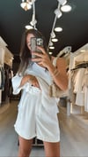 Beyaz Çift Düğmeli Beli Lastikli Şort