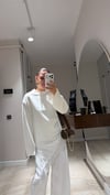 Beyaz Dantel Detaylı Kesik Bluz