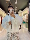 Beyaz Fermuarlı Dik Yaka Şardonlu Hırka 