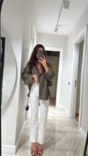 Beyaz Flare Bilek Boy Pantolon