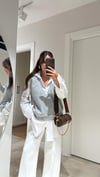 Beyaz Gri Süveter Detaylı Gömlek 