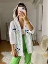 Beyaz İnsan Figür İşlemeli Gömlek