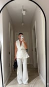 Beyaz Kruvaze Yaka Pileli Yelek Pantolon Takım