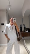Beyaz Polo Yaka Ön Fermuarlı Vatkalı Tshirt 