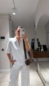 Beyaz Polo Yaka Ön Fermuarlı Vatkalı Tshirt 