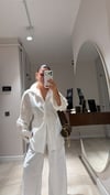 Beyaz Sırt Dekolteli Oversize Gömlek 