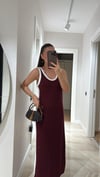 Bordo Beyaz Biyeli Marka Model  Yırtmaçlı Midi Boy Elbise