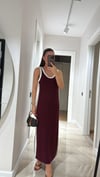 Bordo Beyaz Biyeli Marka Model  Yırtmaçlı Midi Boy Elbise