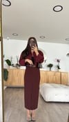 Bordo Kendinden Kemerli Yırtmaçlı Midi Etek 