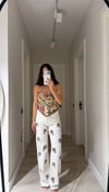 Ekru Çiçek İşlemeli Bol Paça Jean