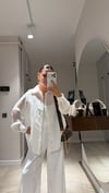 Ekru İnce Çizgili Düğmeli Gömlek
