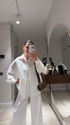 Ekru İnce Çizgili Düğmeli Gömlek