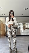 Ekru Leopar Kesik Baskılı Marka Model Straight Fit Jean